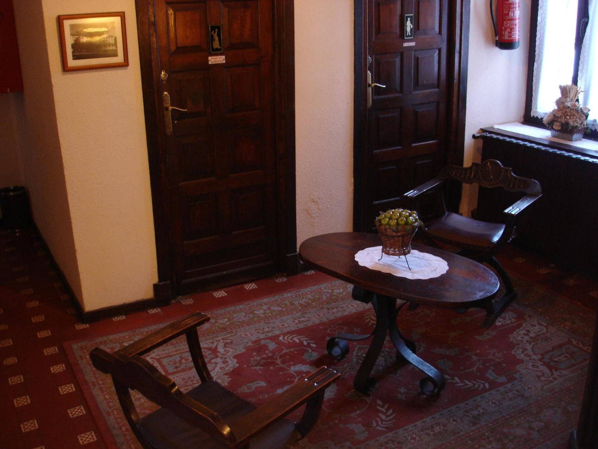 Hostal Ayestaran II Lekunberri Exteriör bild