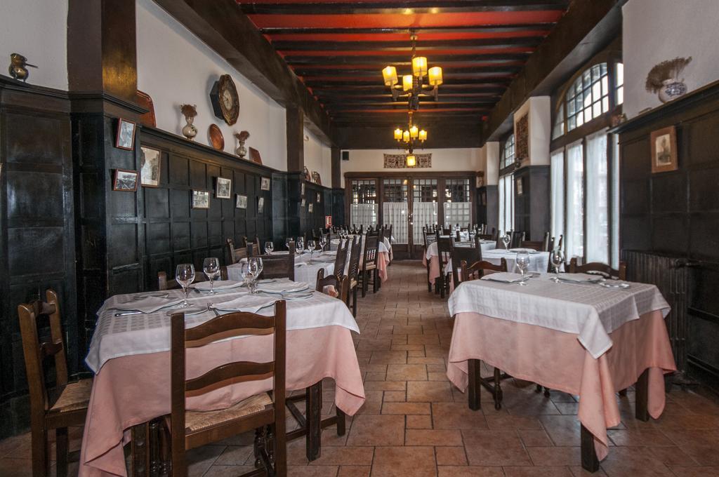 Hostal Ayestaran II Lekunberri Exteriör bild