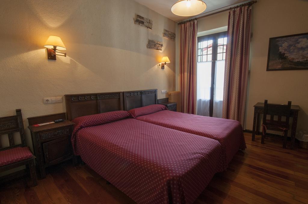 Hostal Ayestaran II Lekunberri Exteriör bild